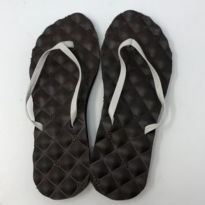 Reef Sandals with thick soles, great for daily use